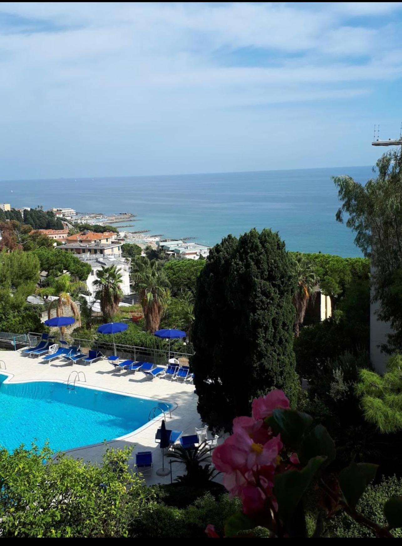Mamariviera Home Holidays Sanremo - Casa Vista Mare Con Piscina מראה חיצוני תמונה